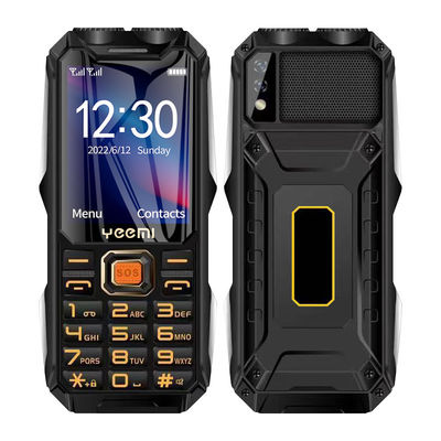 YEEMI Q8 2G Telefone Móvel 2.4 polegadas Dual cartões SIM 3000mAh MP3 FM Lâmpada de mão Alto-falante