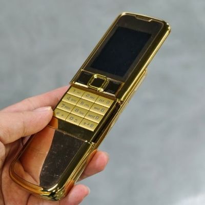 Bom preço. 2G GSM Dual SIM Bluetooth Novo Clássico 8800 Slider Telefone Móvel 2.4 polegadas tela on-line
