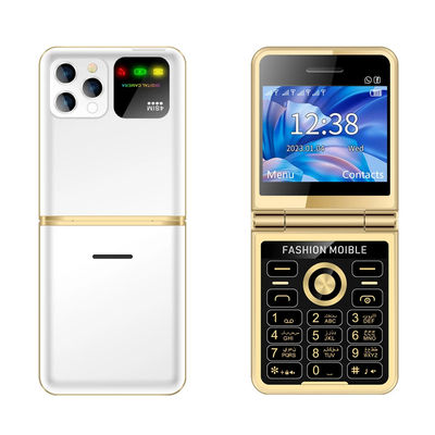 Bom preço. Quatro SIM Dial Bluetooth Lâmpada de lanterna LED Super Feature Feature Telefone P20 dobrável 2.4 '' HD Screen on-line