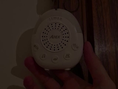 Máquina de barulho branco de bloqueio infantil com luz noturna de cinco cores 30 sons calmantes Função de temporizador